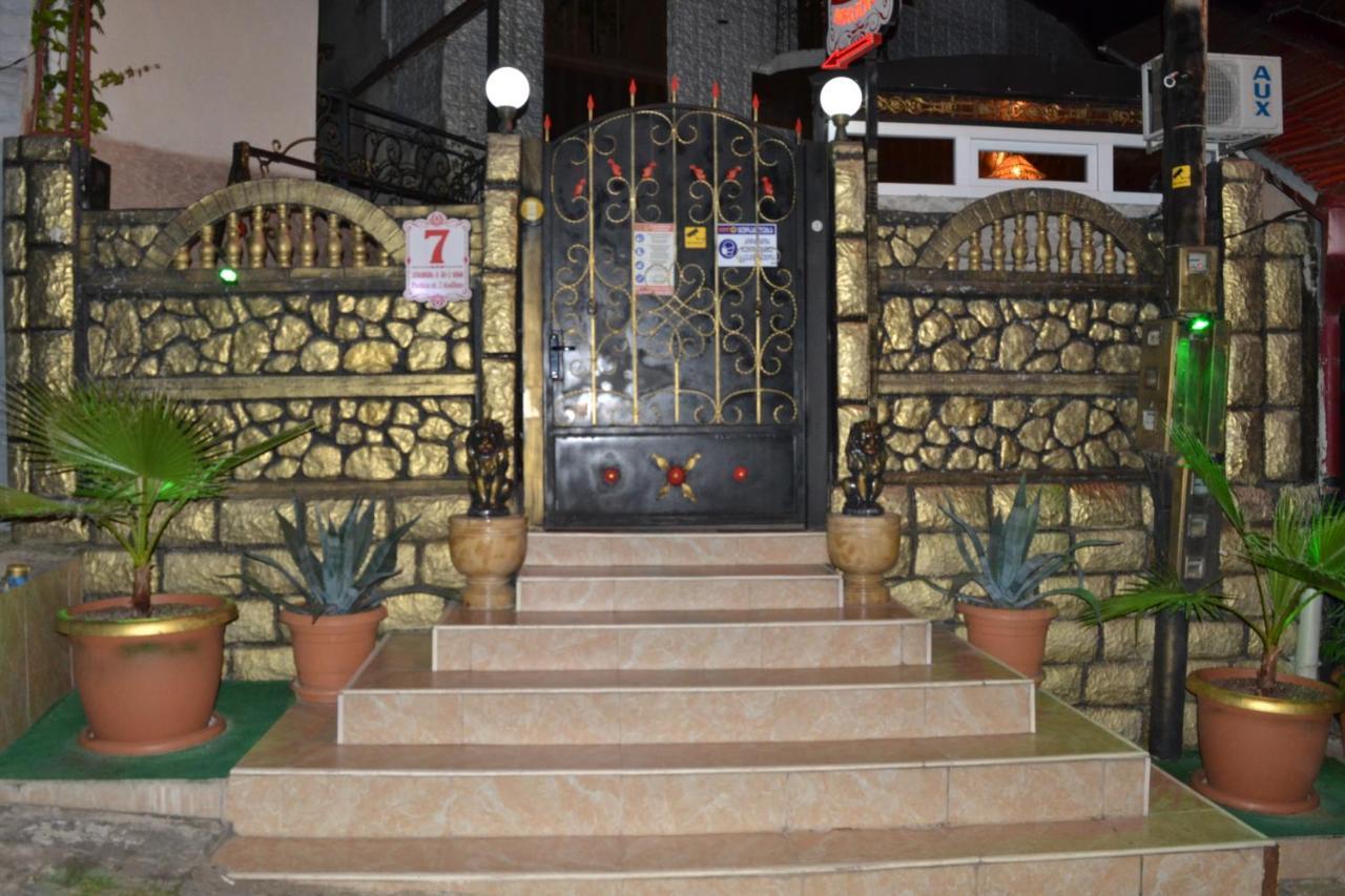 Hotel Mkudro Кутаиси Екстериор снимка